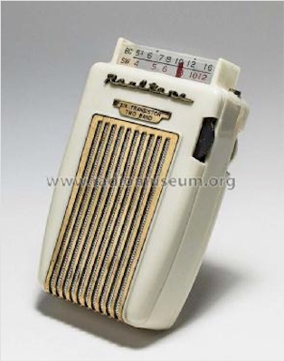 Realtone Satellite Model TR-870 Transistor Radio
